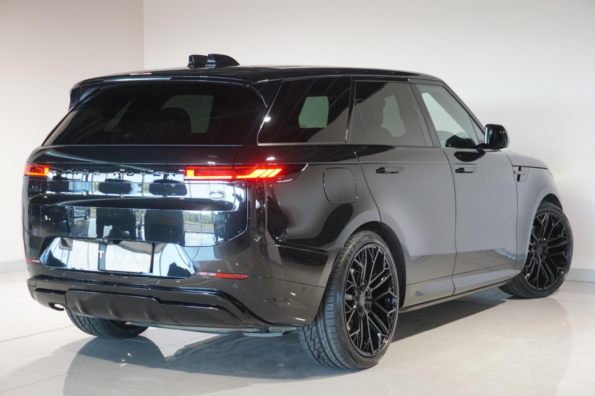 Land Rover Range Rover Sport 3.0 D300 MHEV Dynamic SE SUV 5dr Diesel Auto 4WD Euro 6 (s/s) (300 ps)